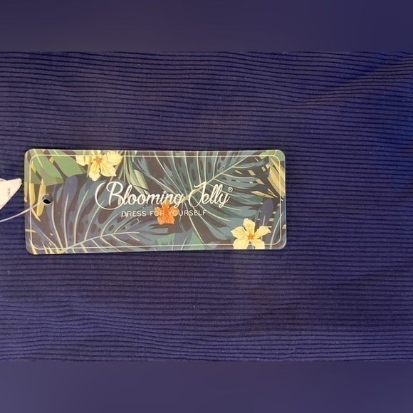 NWT - Blooming Jelly Womens Short Sleeve Blouse Sz XL - Picture 9 of 9